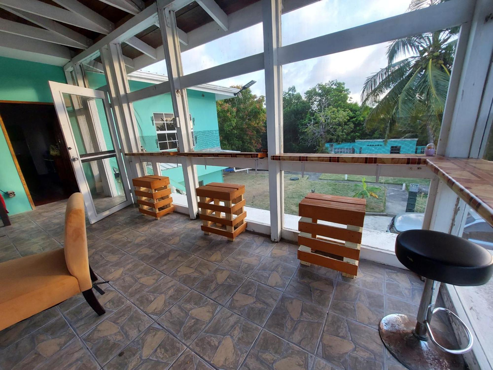 Bamboleo Inn Ladyville Ngoại thất bức ảnh