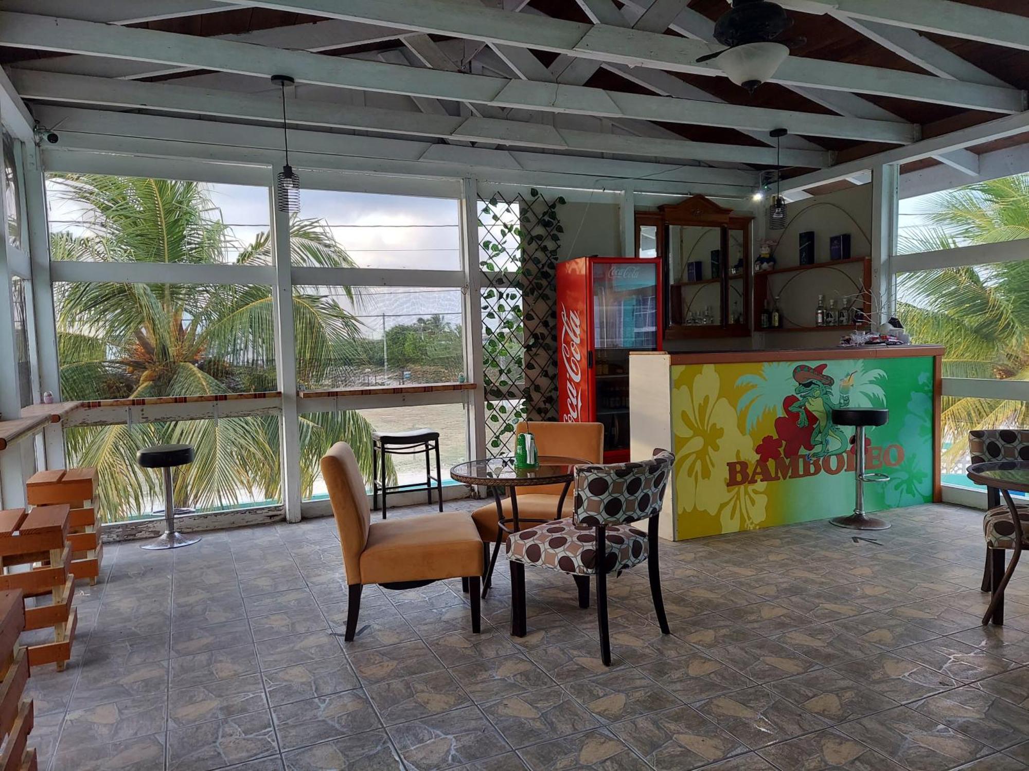 Bamboleo Inn Ladyville Ngoại thất bức ảnh